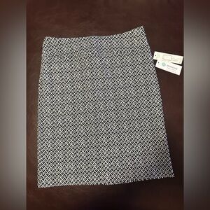 Black and white printed skirt #tummytuck #fitted #newwithtags